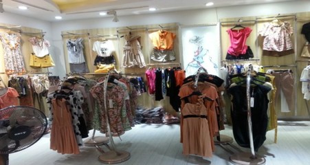 探尋中國商業(yè)脈搏 七浦路與深圳的服裝批發(fā)市場及日用百貨業(yè)態(tài)比較